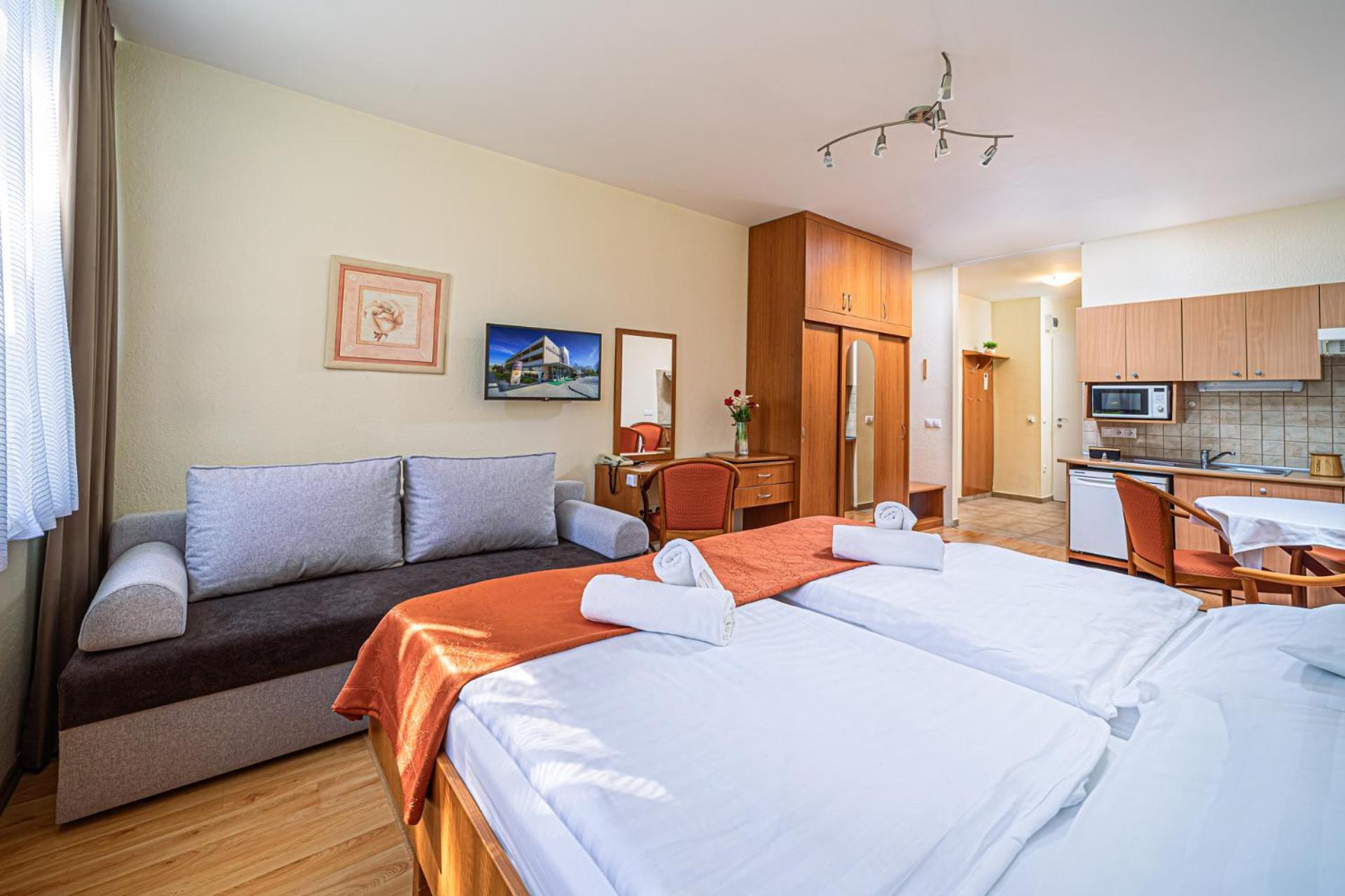 Отель Apartman Hotel Бюк