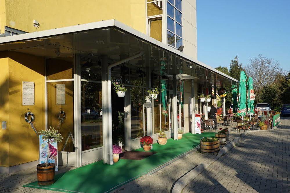Отель Apartman Hotel Бюк